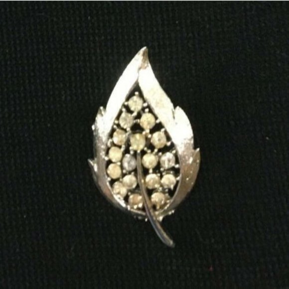 Silver tone Leaf Pin Clear Stones 2 1/4"x 1 1/4" Unbranded - Picture 2 of 5